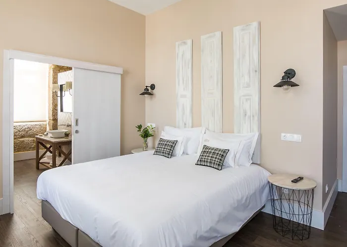 Casa Muralhas فندق كوفيلهَ